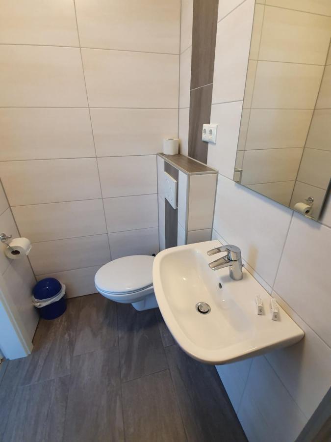 Gaestehaus Am Heuss-Platz Erlangen Eksteriør billede
